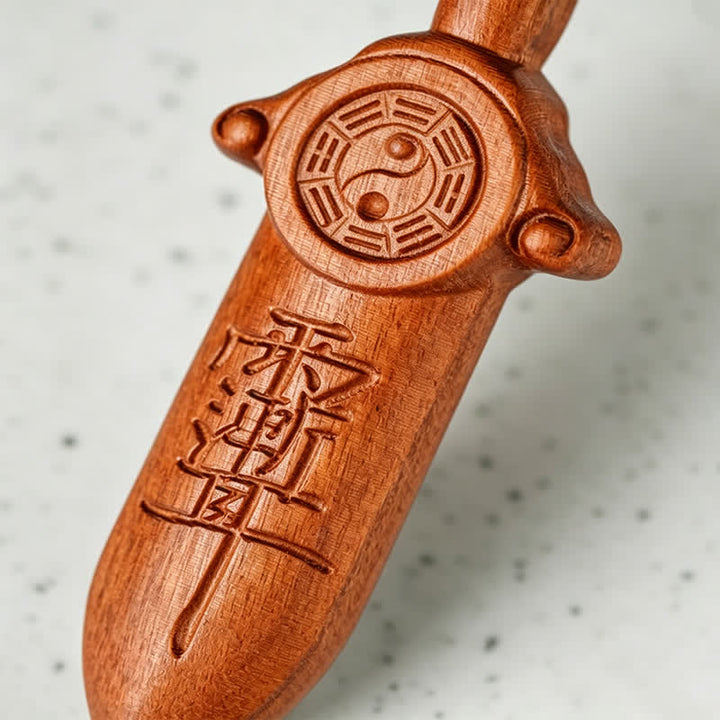 Buddha Stones Portachiavi a forma di spada in legno di giuggiolo con incisione del simbolo Yin Yang e dell'equilibrio. - image 10