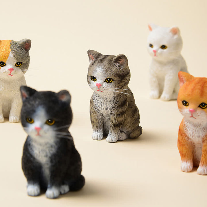 Buddha Stones Mini gatto in resina dipinta, famiglia di gattini dall'aria malinconica, decorazione carina con animali - image 0