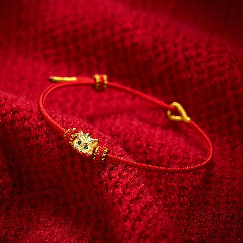 Buddha Stones Braccialetto portafortuna con grazioso gatto e cordino rosso intrecciato a mano. - Rosso (circonferenza del polso 15-19 cm) - image 0