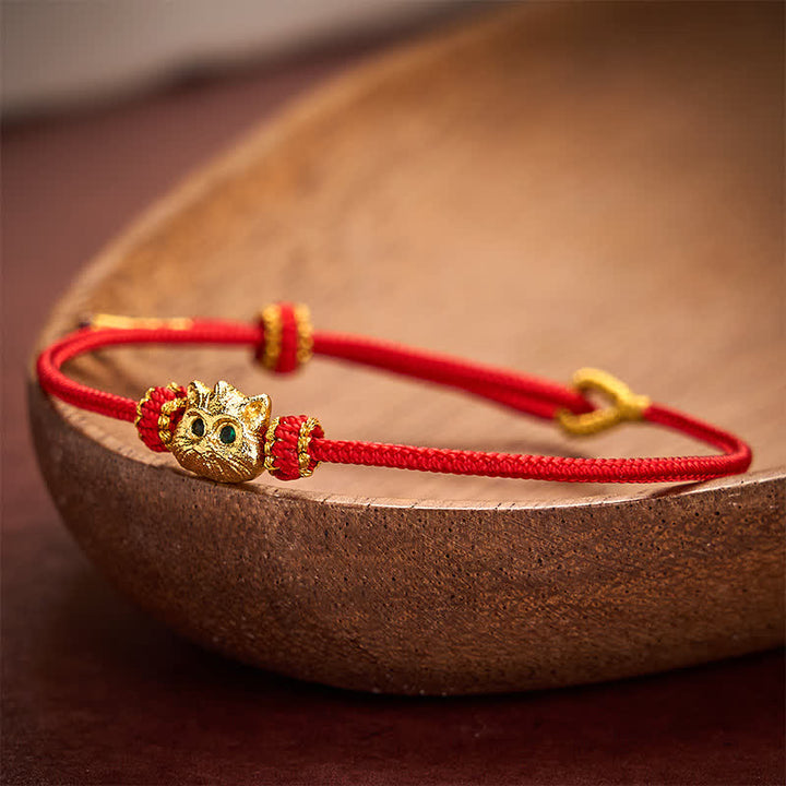 Buddha Stones Braccialetto portafortuna con grazioso gatto e cordino rosso intrecciato a mano. - image 1