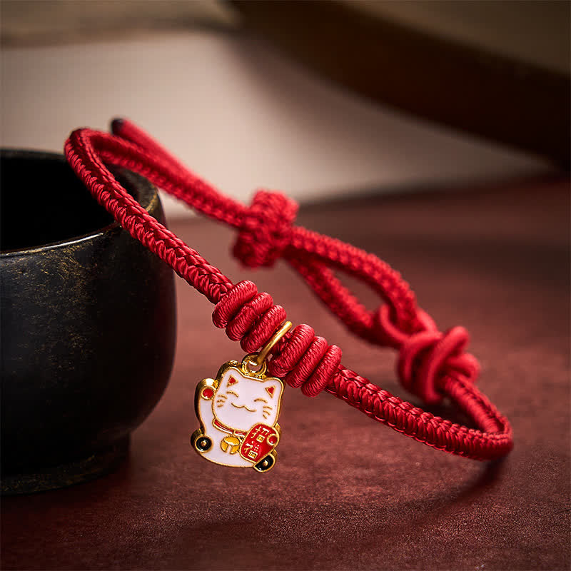 Buddha Stones Braccialetto regolabile con ciondolo a forma di gatto portafortuna Fu, realizzato a mano con cordino rosso intrecciato e simbolo di buona fortuna. - Rosso scuro - 5,91-7,48 pollici (15-19 cm) - image 0