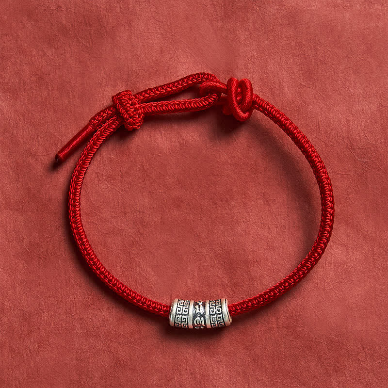 Buddha Stones Braccialetto di protezione Om Mani Padme Hum in corda rossa intrecciata a mano. - Rosso - 5,91-7,48 pollici (15-19 cm) - image 0