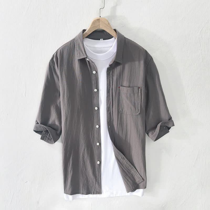 Buddha Stones Camicia da uomo estiva casual minimalista a maniche corte in cotone e lino tinta unita con taschino e bottoni. - image 0