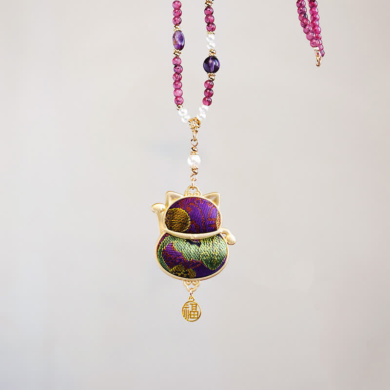 Buddha Stones Collana con ciondolo a forma di gatto portafortuna in tessuto broccato e simbolo di benedizione Song Fu. - image 8
