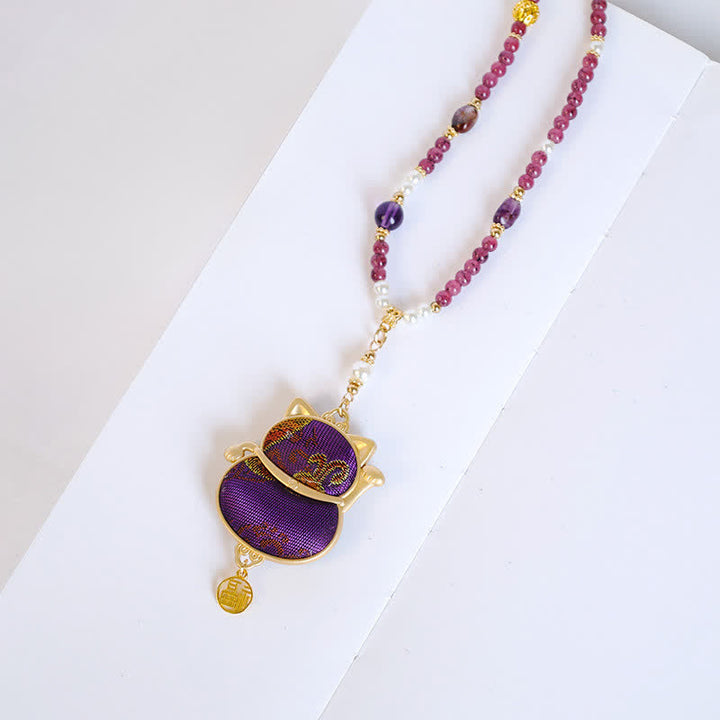 Buddha Stones Collana con ciondolo a forma di gatto portafortuna in tessuto broccato e simbolo di benedizione Song Fu. - image 3