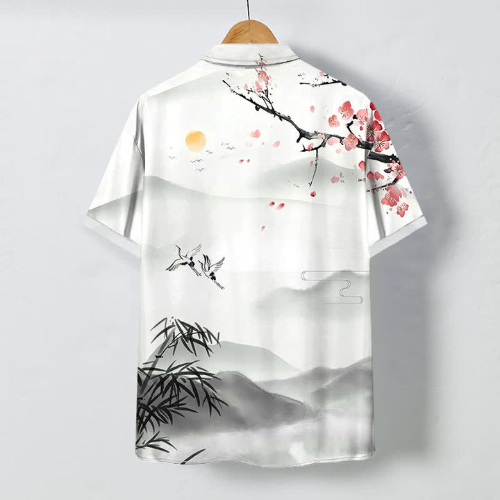 Buddha Stones Camicia da uomo a maniche corte con motivo paesaggio, gru, bambù e fiori di prugno, bottoni, resistente alle pieghe e traspirante. - image 1