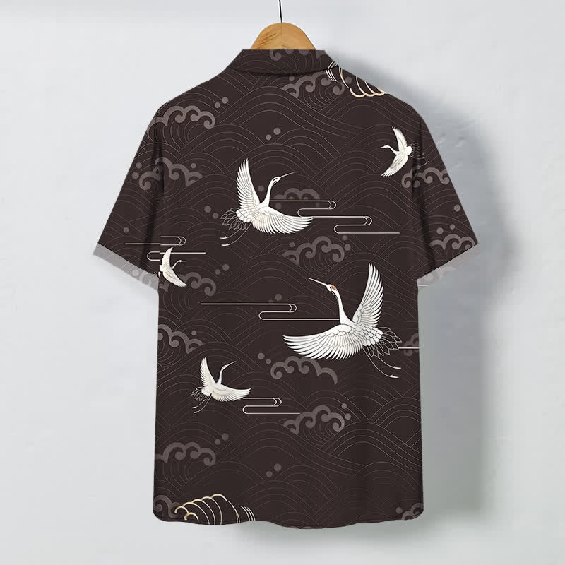 Buddha Stones Camicia da uomo a maniche corte traspirante con bottoni e motivo a onde e nuvole, con stampa gru. - image 1