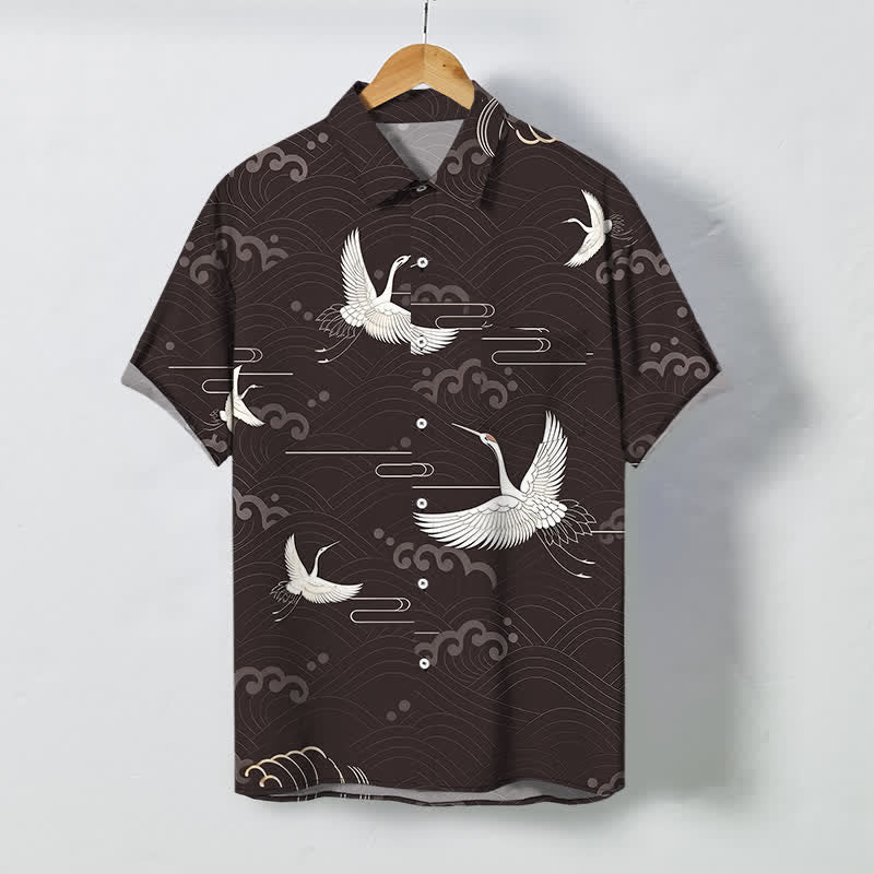 Buddha Stones Camicia da uomo a maniche corte traspirante con bottoni e motivo a onde e nuvole, con stampa gru. - Marrone sella - US/UK/AU48, EU58 (4XL) - image 0