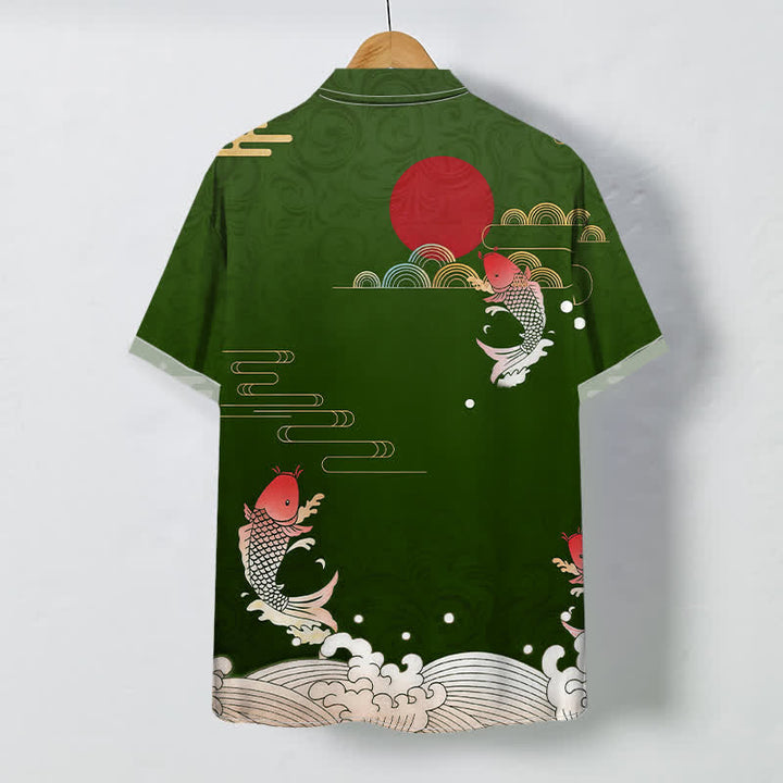 Buddha Stones Camicia da uomo a maniche corte traspirante con motivo a onde e sole rosso e carpe koi rosse. - image 7