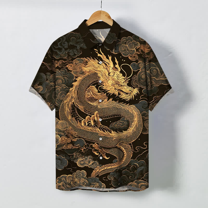 Buddha Stones Camicia da uomo a maniche corte con bottoni a fantasia drago dorato e nuvole, resistente alle pieghe. - Marrone sella - US/UK/AU48, EU58 (4XL) - image 0