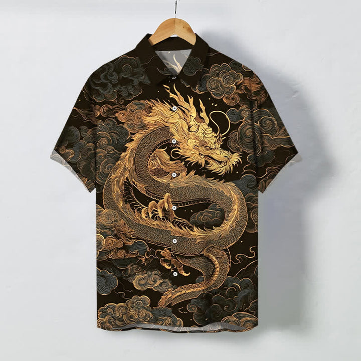 Buddha Stones Camicia da uomo a maniche corte con bottoni a fantasia drago dorato e nuvole, resistente alle pieghe. - Marrone sella - US/UK/AU48, EU58 (4XL) - image 0