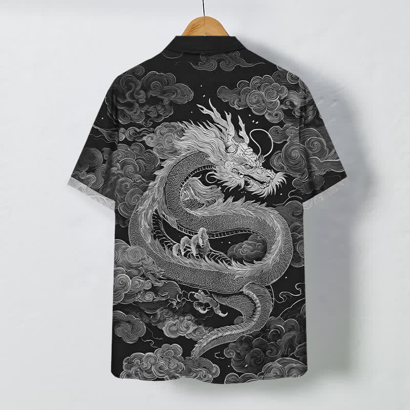 Buddha Stones Camicia da uomo a maniche corte con bottoni a fantasia drago dorato e nuvole, resistente alle pieghe. - image 6