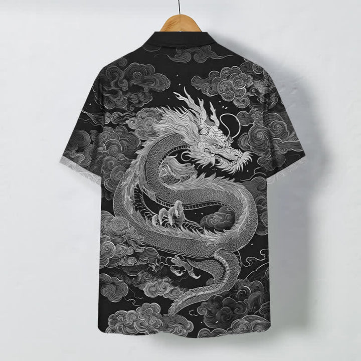 Buddha Stones Camicia da uomo a maniche corte con bottoni a fantasia drago dorato e nuvole, resistente alle pieghe. - image 6