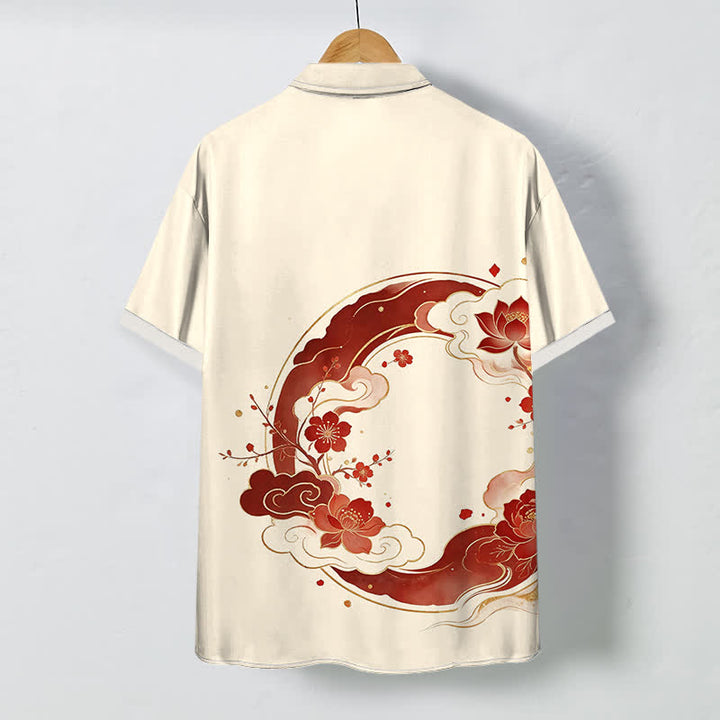 Buddha Stones Camicia da uomo a maniche corte traspirante con motivo floreale orientale, fiori di loto, pesco e nuvole, bottoni. - image 1
