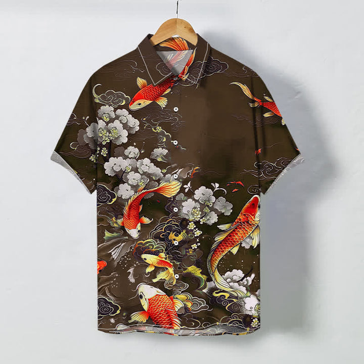 Buddha Stones Camicia da uomo a maniche corte con motivo floreale bianco, pesci koi rossi e nuvole, bottoni antipiega e design a onde, con stampa di nuvole e onde. - Marrone sella - US/UK/AU48, EU58 (4XL) - image 6