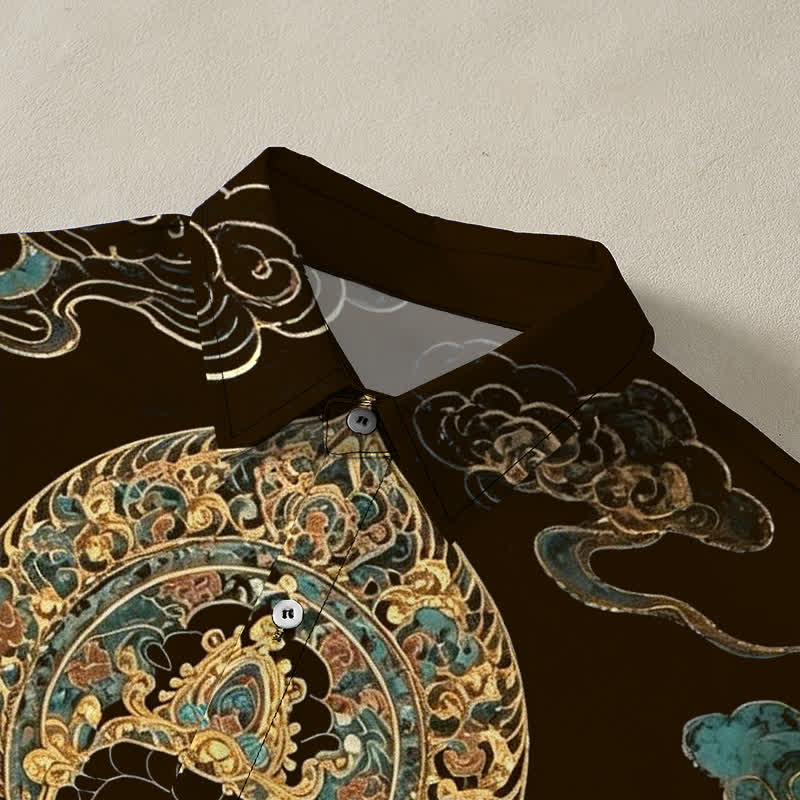 Buddha Stones Camicia da uomo a maniche corte con bottoni a forma di nuvola e motivo Buddha dorato, resistente alle pieghe. - image 2