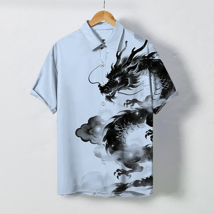 Buddha Stones Camicia da uomo a maniche corte con bottoni a fantasia drago e nuvole, resistente alle pieghe. - Azzurro chiaro - US/UK/AU48, EU58 (4XL) - image 0