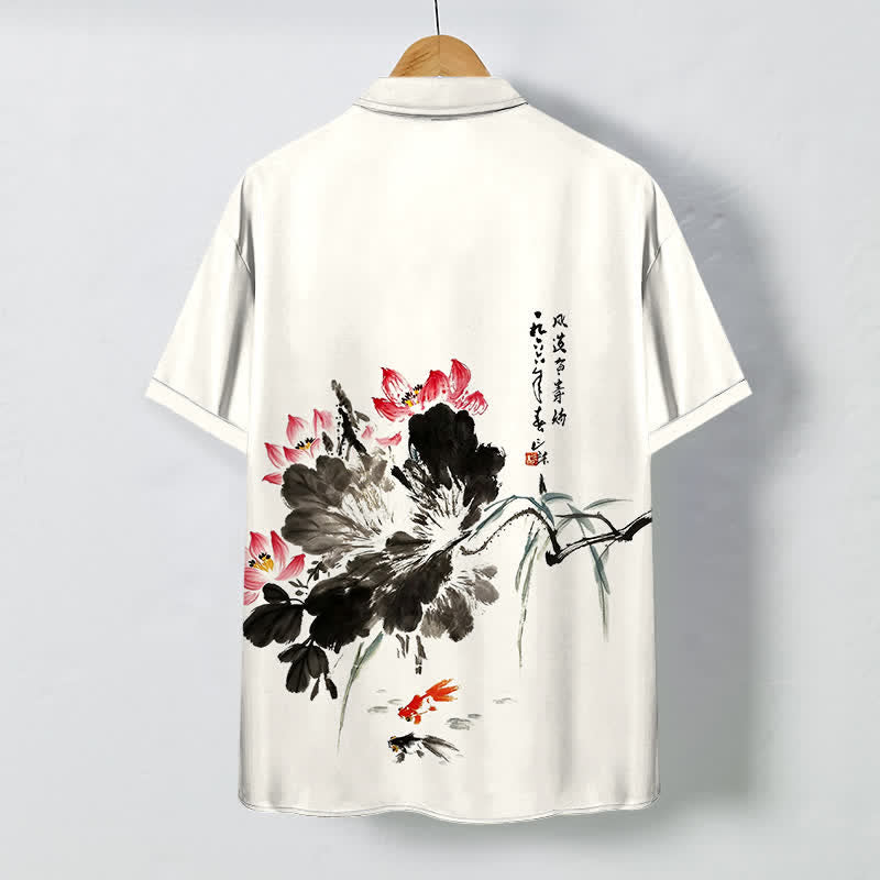 Buddha Stones Camicia da uomo a maniche corte traspirante con bottoni e motivo a pesci koi e loto di inchiostro. - image 1
