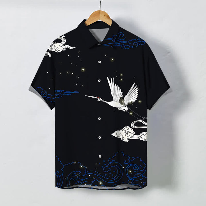 Buddha Stones Camicia da uomo a maniche corte con bottoni, motivo gru volante e nuvole, resistente alle pieghe. - Nero - US/UK/AU48, EU58 (4XL) - image 0