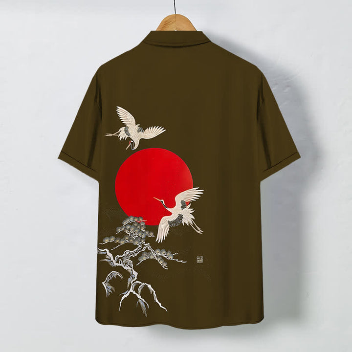 Buddha Stones Camicia da uomo a maniche corte con bottoni a fantasia "Red Sun Crane Pine", resistente alle pieghe. - image 6