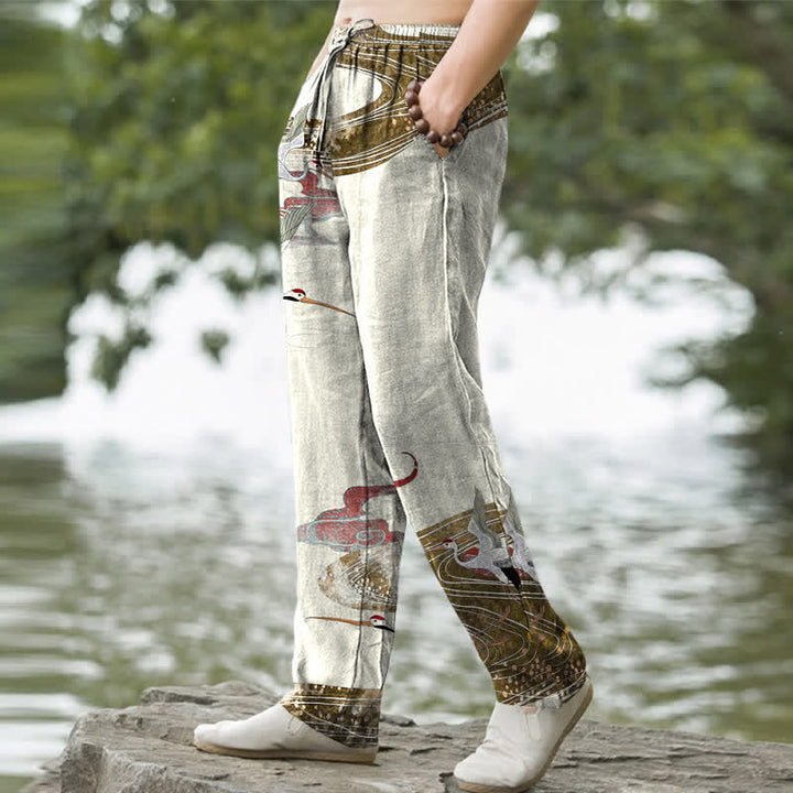 Buddha Stones Pantaloni da uomo affusolati in cotone bianco con motivo a onde e stampa gru, con tasche. - image 1