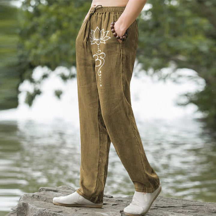 Buddha Stones Pantaloni da uomo affusolati in cotone con motivo loto Om e tasche. - image 7