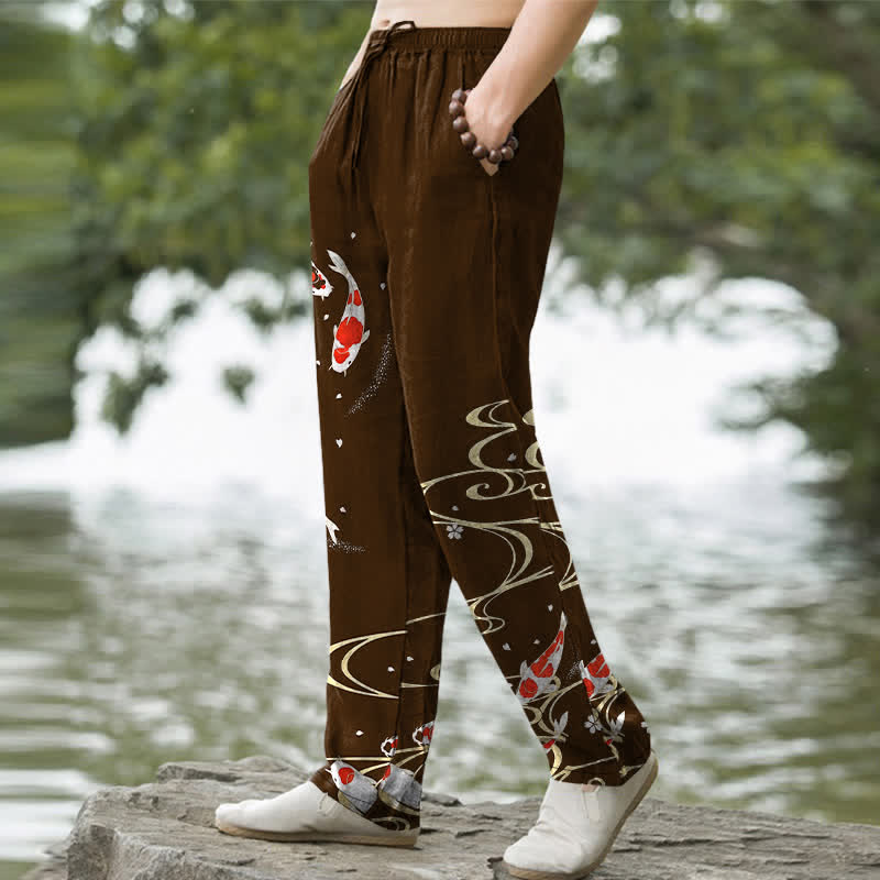 Buddha Stones Pantaloni da uomo affusolati in cotone rosso e bianco con motivo a onde d'acqua e pesci koi, con tasche. - image 7