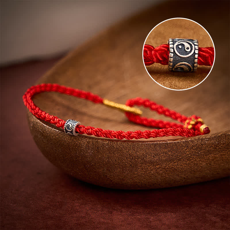 Buddha Stones Bracciale minimalista intrecciato a mano con fili neri e rossi, simbolo Yin Yang di protezione. - Rosso acceso - Filo rosso (Protezione♥Fortuna) - image 0
