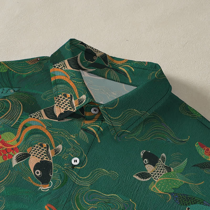 Buddha Stones Camicia da uomo a maniche corte traspirante con bottoni e motivo a onde e nuvole con pesci koi. - image 2