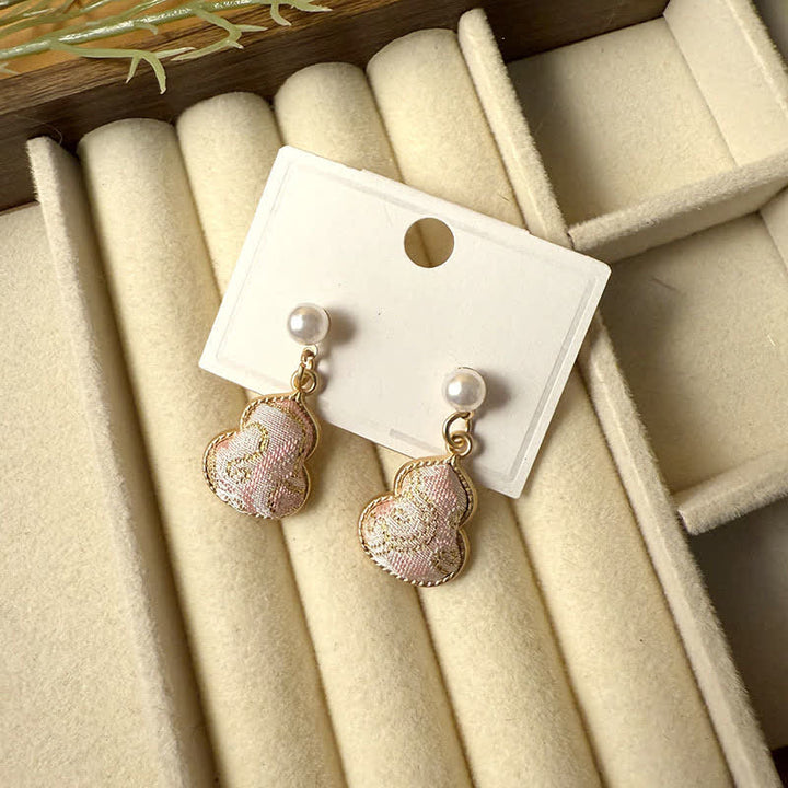 Buddha Stones Orecchini pendenti a perno fatti a mano con perle e zucca in broccato Song Brocade, effetto curativo. - Rosa (stessa tonalità di colore, fantasia variabile) - image 3