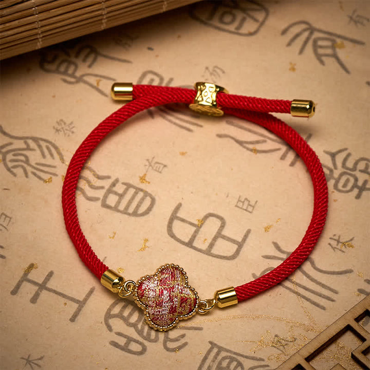 Buddha Stones Braccialetto portafortuna con quadrifoglio in broccato Red String Song. - image 2