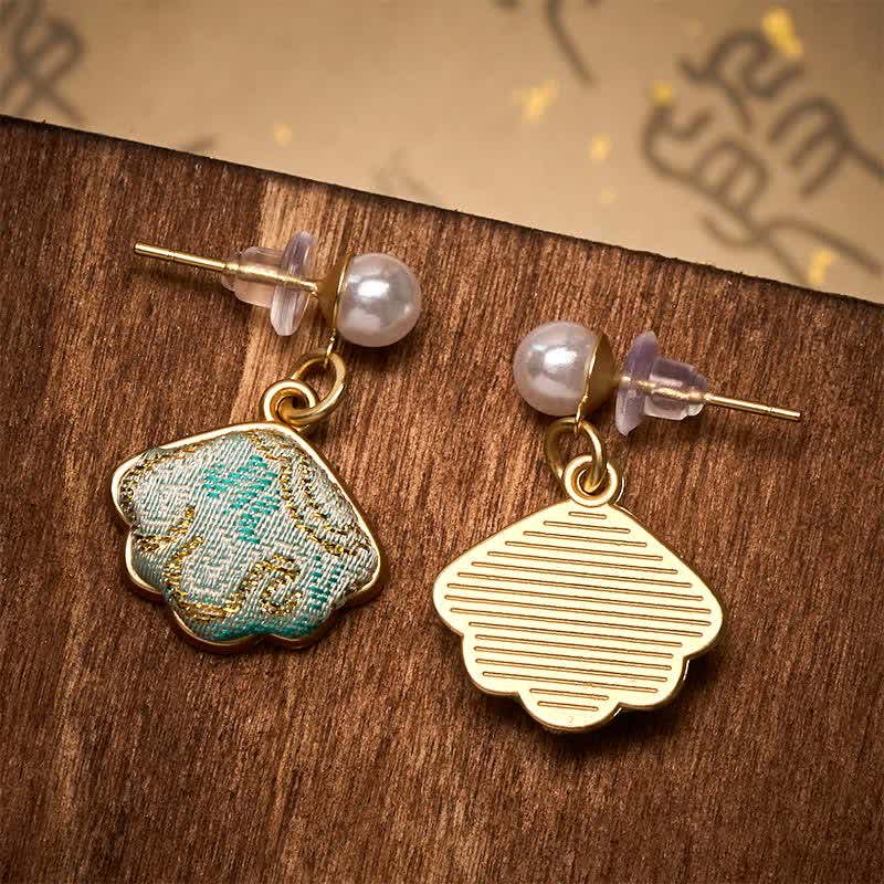 Buddha Stones Orecchini cinesi a forma di foglia in broccato Pearl Song. - image 4