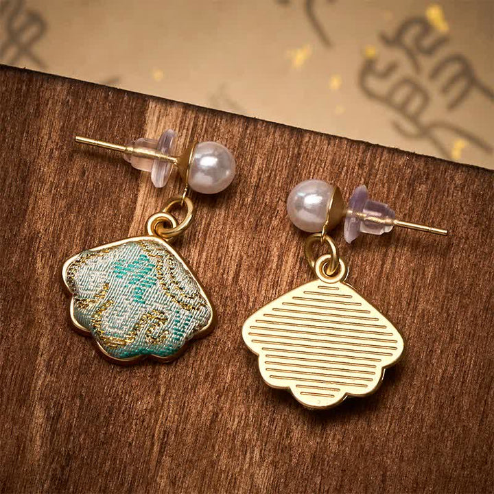 Buddha Stones Orecchini cinesi a forma di foglia in broccato Pearl Song. - image 4
