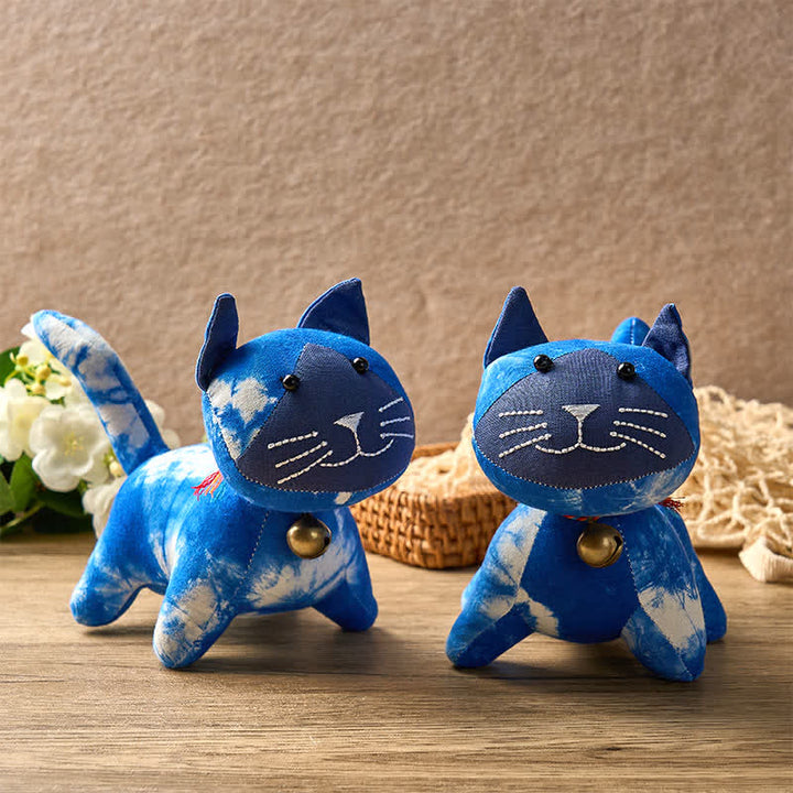 Buddha Stones Decorazione a forma di gatto in cotone tie-dye fatta a mano con campanellino - image 9