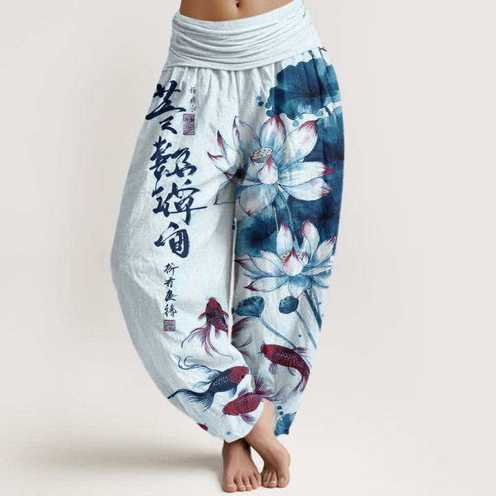 Buddha Stones Pantaloni harem da donna in cotone con elastico in vita e motivo a calligrafia di pesci koi rossi e loto rosso. - Azzurro polvere - US16, UK/AU20, EU48 (3XL) - image 5