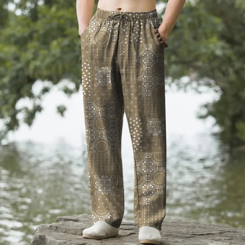 Buddha Stones Pantaloni da uomo affusolati in cotone con motivo bandana bohémien e tasche. - Cachi scuro - US/UK/AU50, EU60 (5XL) - image 4