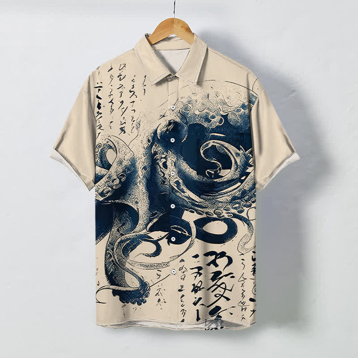 Buddha Stones Camicia da uomo a maniche corte con bottoni a fantasia calligrafica di polpo giapponese, resistente alle pieghe. - Beige - US/UK/AU48, EU58 (4XL) - image 0