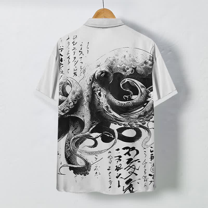 Buddha Stones Camicia da uomo a maniche corte con bottoni a fantasia calligrafica di polpo giapponese, resistente alle pieghe. - image 7