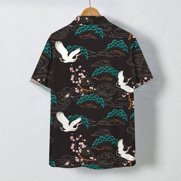 Buddha Stones Camicia da uomo a maniche corte traspirante con bottoni e motivo a nuvole e fiori di pino, con stampa gru. - image 1
