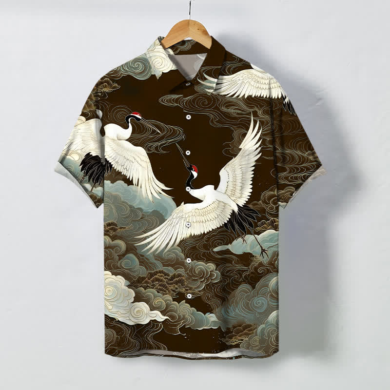 Buddha Stones Camicia da uomo a maniche corte con motivo gru dalla corona rossa in volo e nuvole di buon auspicio, bottoni resistenti alle pieghe. - Marrone sella - US/UK/AU48, EU58 (4XL) - image 5