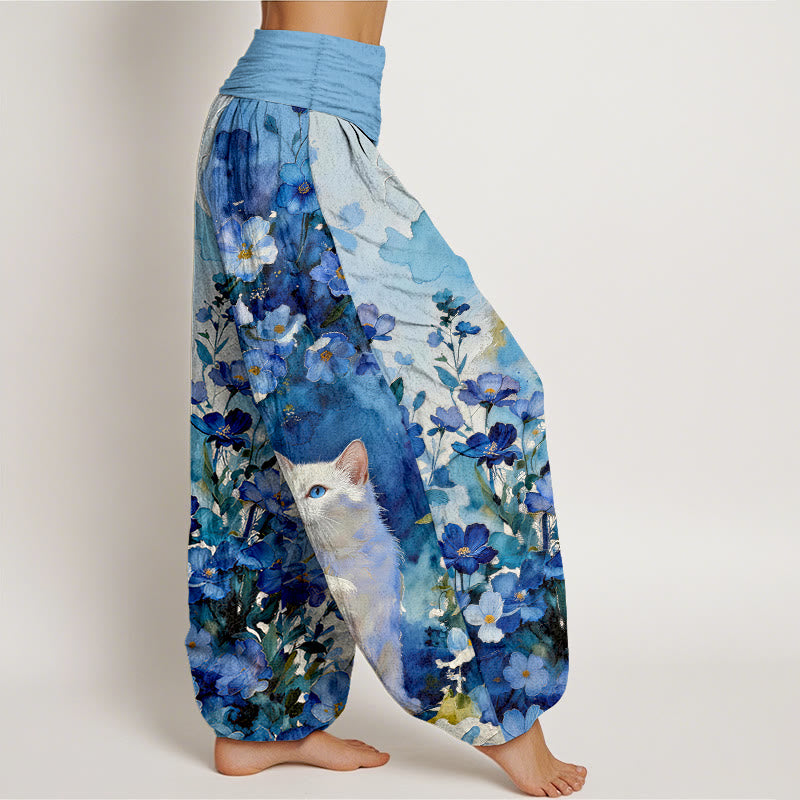 Buddha Stones Pantaloni harem da donna in puro cotone con fantasia floreale e gatti bianchi, con elastico in vita. - image 2