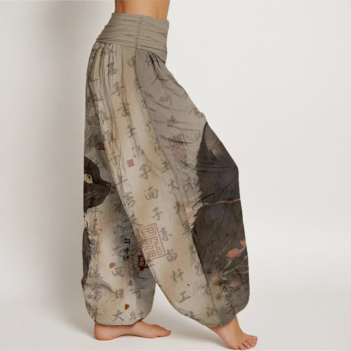 Buddha Stones Pantaloni harem da donna in puro cotone con elastico in vita e fantasia a calligrafia di gatti neri. - image 2
