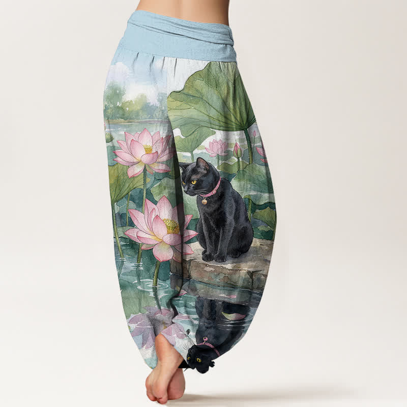 Buddha Stones Pantaloni harem da donna in puro cotone con motivo gatto nero e loto, con elastico in vita. - image 1