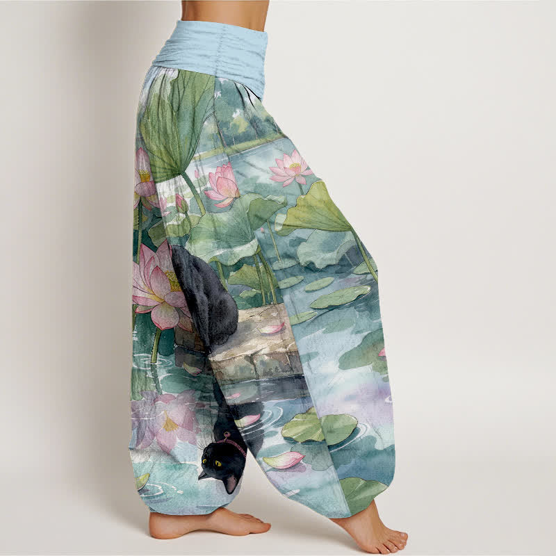 Buddha Stones Pantaloni harem da donna in puro cotone con motivo gatto nero e loto, con elastico in vita. - image 2