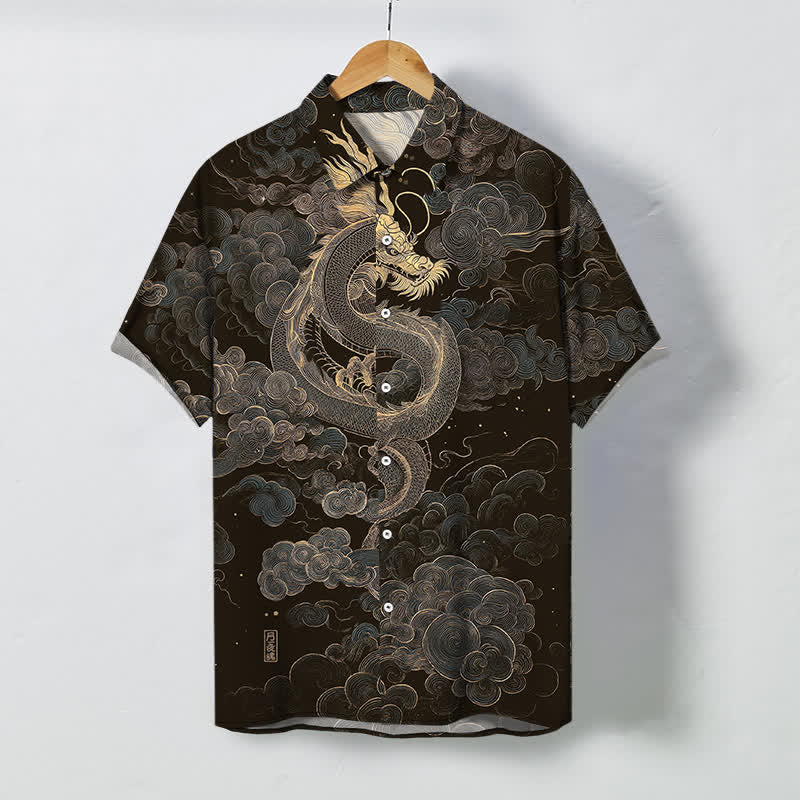Buddha Stones Camicia da uomo a maniche corte con bottoni a fantasia drago dorato e nuvole, resistente alle pieghe. - Nero - US/UK/AU48, EU58 (4XL) - image 0