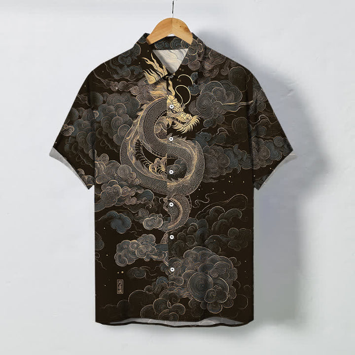 Buddha Stones Camicia da uomo a maniche corte con bottoni a fantasia drago dorato e nuvole, resistente alle pieghe. - Nero - US/UK/AU48, EU58 (4XL) - image 0