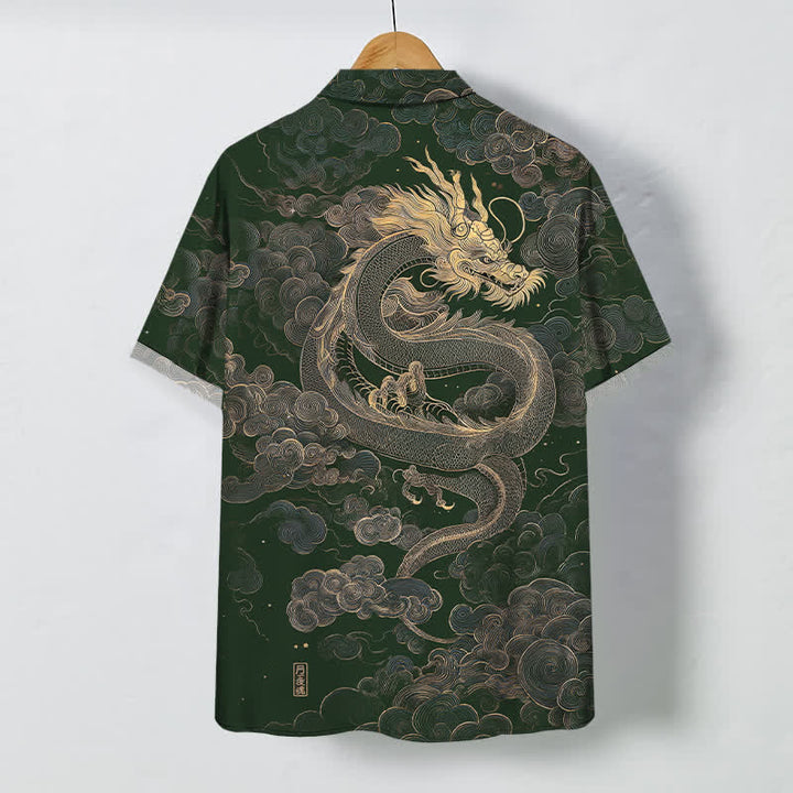Buddha Stones Camicia da uomo a maniche corte con bottoni a fantasia drago dorato e nuvole, resistente alle pieghe. - image 6