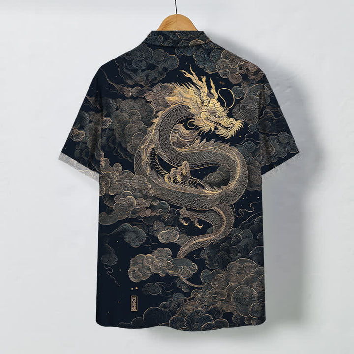 Buddha Stones Camicia da uomo a maniche corte con bottoni a fantasia drago dorato e nuvole, resistente alle pieghe. - image 8