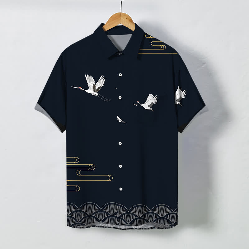 Buddha Stones Camicia da uomo a maniche corte traspirante con bottoni a forma di onda dorata e motivo Crane. - Nero - US/UK/AU48, EU58 (4XL) - image 0