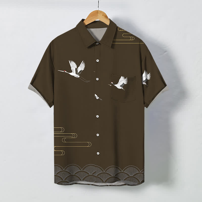 Buddha Stones Camicia da uomo a maniche corte traspirante con bottoni a forma di onda dorata e motivo Crane. - Marrone sella - US/UK/AU48, EU58 (4XL) - image 5